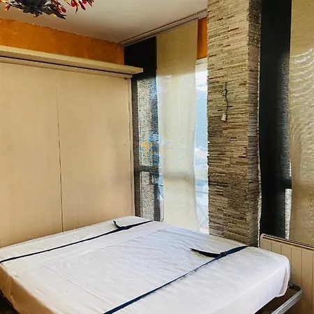 Estudio Edificio Serraneu Asn Apartamento